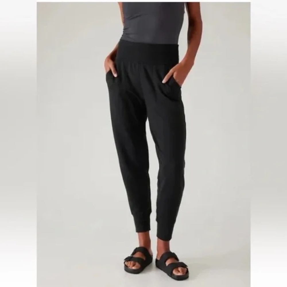 ATHLETA Coaster Luxe Jogger // Black  #658312